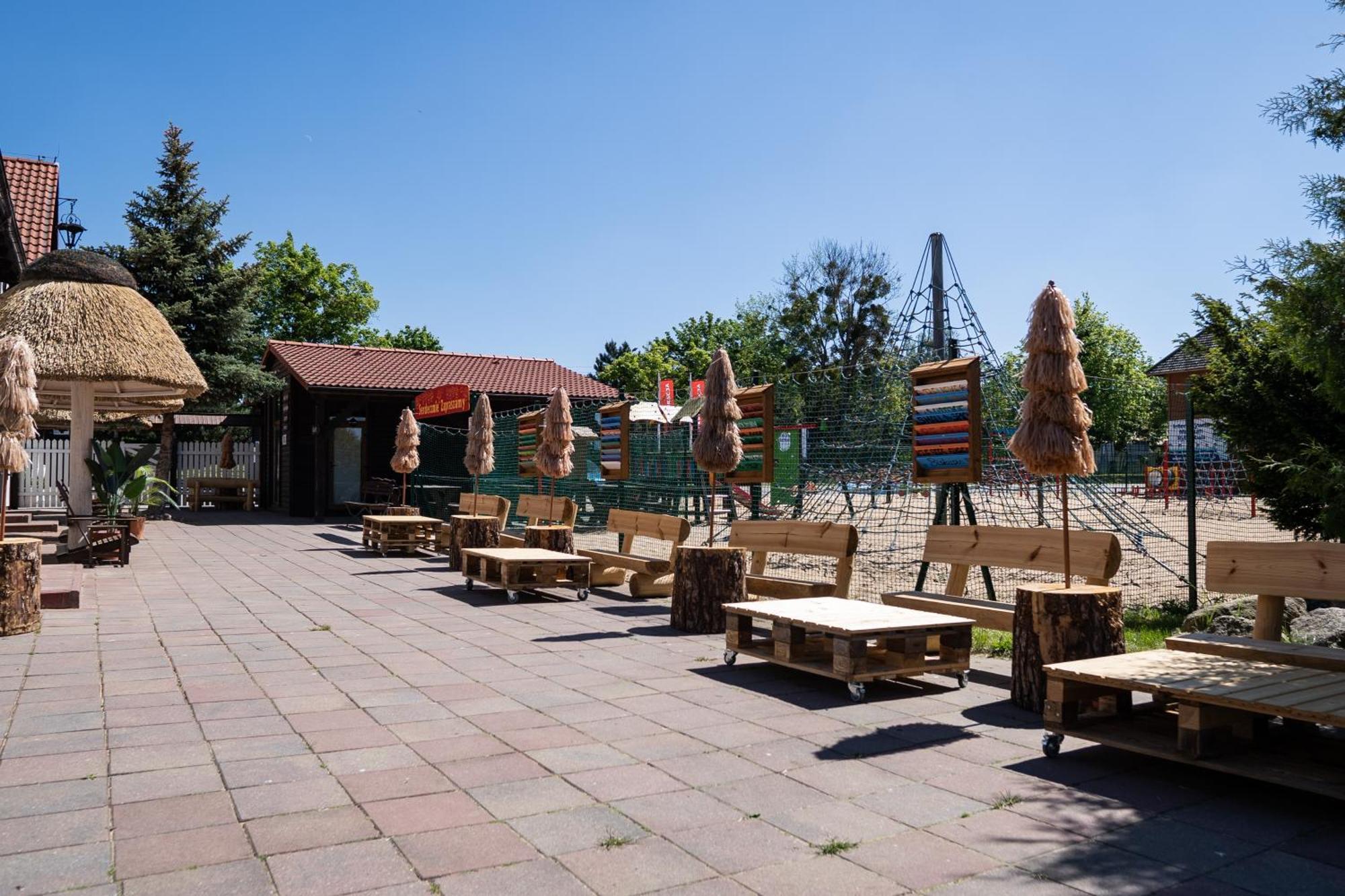 Zajazd W Biskupinie Bagian luar foto